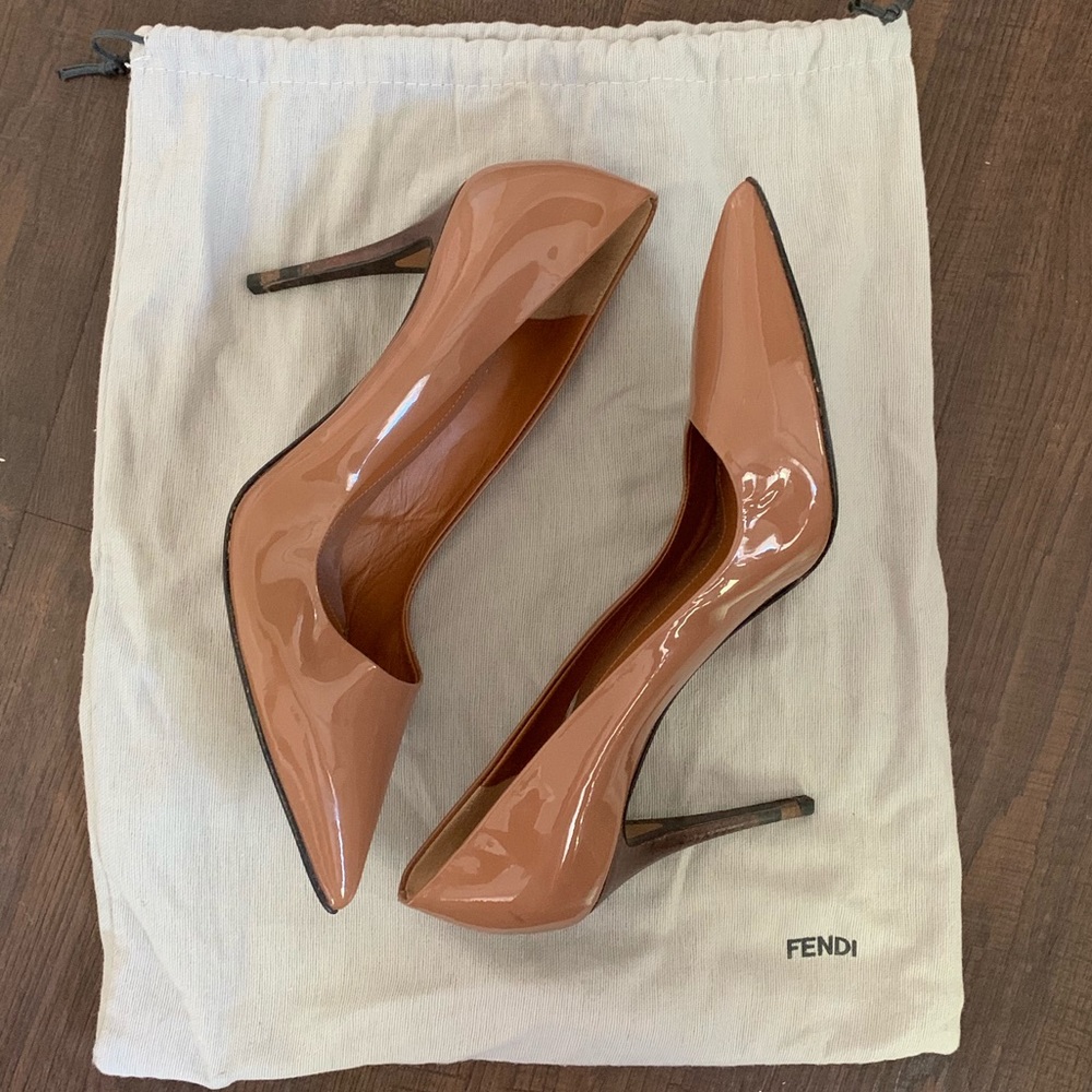 FENDI classic Nude Pump